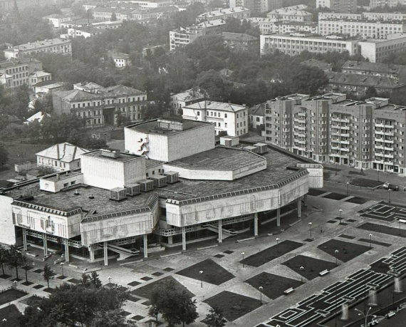 Взрослый юбилей юного театра